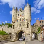 Cosy Home With York Minster Views - Pass The Keys