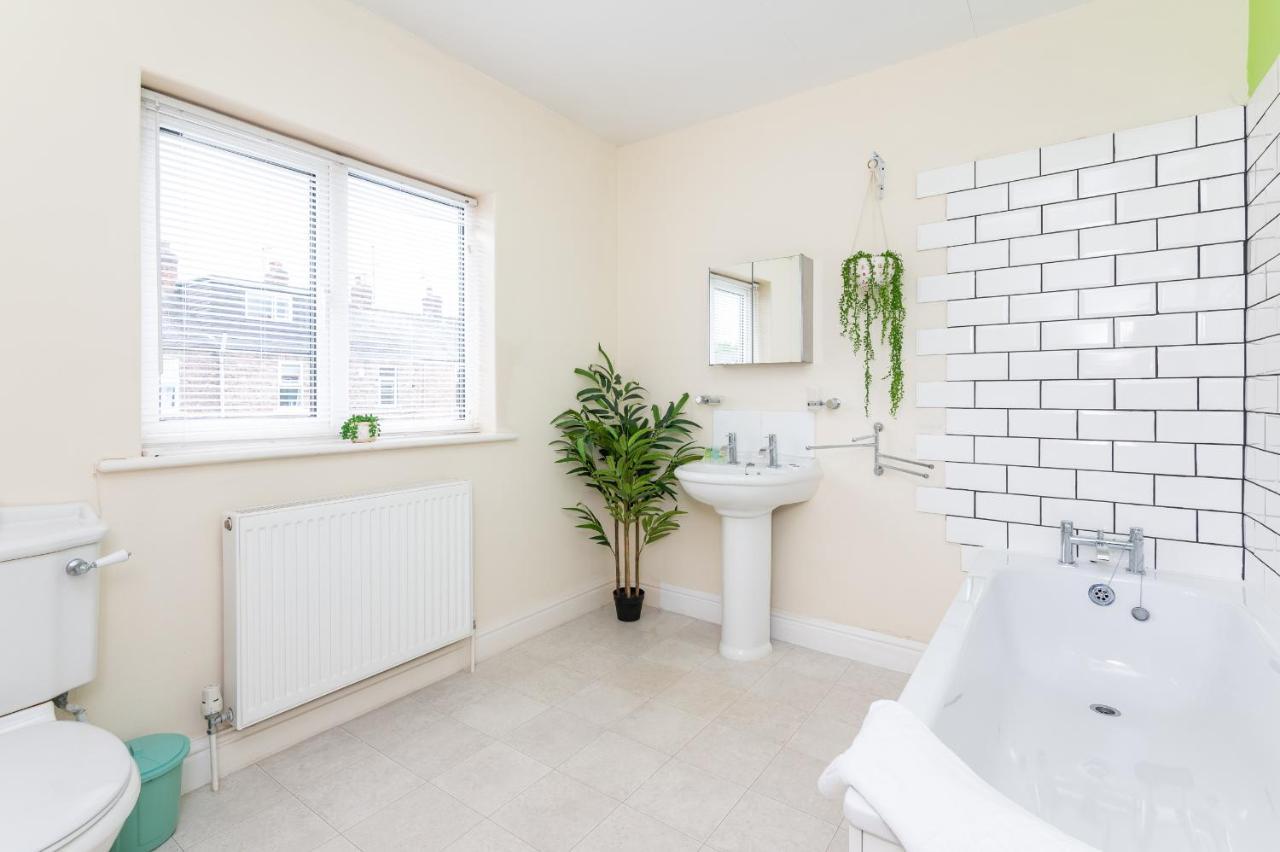 Cosy With Minster Views - Pass The Keys *